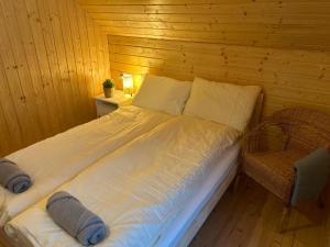Postel nebo postele na pokoji v ubytování Całoroczne domki nad morzem ,,Relax&Chill'' + 21 fotografií