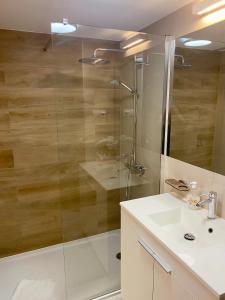 Kúpeľňa v ubytovaní Seaside Park Apartament z widokiem na morze