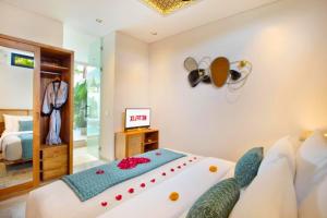Postel nebo postele na pokoji v ubytování Modern 3 BR Private Pool Villa ZN103