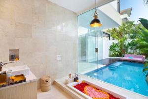 Bazén v ubytování Modern 3 BR Private Pool Villa ZN103 nebo v jeho okolí