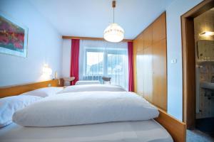 Postel nebo postele na pokoji v ubytování Alara Rooms