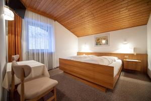 Postel nebo postele na pokoji v ubytování Alara Rooms
