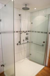 Ένα μπάνιο στο Ferienwohnung Kellerwald Edersee Jesberg