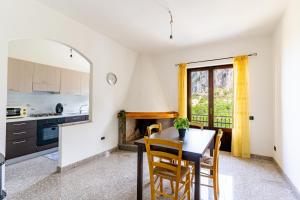 Кухня или мини-кухня в Sa Omu de Virgiliu - Affitti Brevi Italia
 +23 фотографии