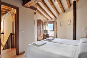 a bedroom with two beds and a tv at El Patio in Cañícosa +3 photos