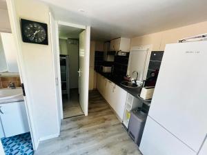 Kuchyň nebo kuchyňský kout v ubytování Mobil-Home Andalousia