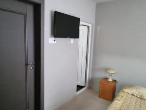 a room with a flat screen tv on a wall at Marald Eforie Nord in Eforie Nord