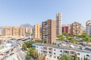 an aerial view of a city with tall buildings at Apartamento para Familias in Benidorm