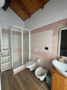 A bathroom at B&b Al Ciliegio Del Turchino Még 12 kép