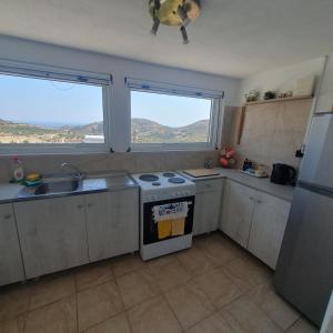 Kuchyň nebo kuchyňský kout v ubytování Eftihia Cottage - Makrilia