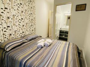 En eller flere senge i et værelse på Chez ROSE