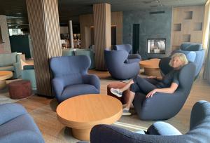 Posezení v ubytování Bjerkvik Hotell