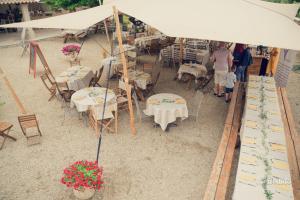 Les lavandes餐厅或其他用餐的地方