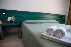 Postel nebo postele na pokoji v ubytování Hotel Miralonga