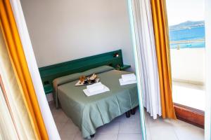 Postel nebo postele na pokoji v ubytování Hotel Miralonga