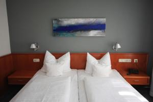 Postel nebo postele na pokoji v ubytování Hotel am Main