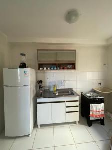Kuchyň nebo kuchyňský kout v ubytování Apartamento de 2 quartos em condomínio com portaria 24h e localização excelente