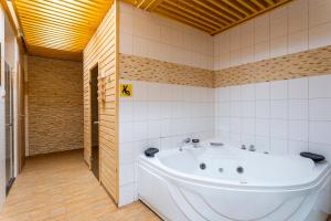 A bathroom at Apartmánový komplex Dagmar