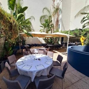 Сад в Dali Hôtel Perpignan - Restaurant