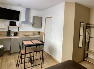 Kuchyň nebo kuchyňský kout v ubytování Appart Hotel Gambetta