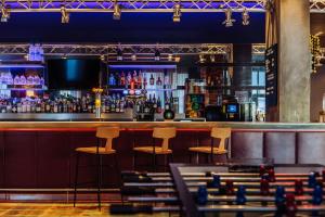 pentahotel Reading酒廊或酒吧区