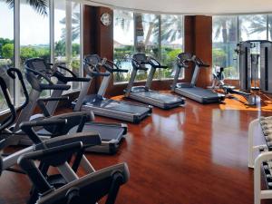 Fitness centrum a/nebo fitness zařízení v ubytování Mövenpick Hotel Bahrain