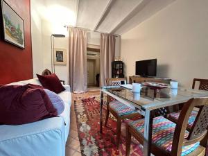 a living room with a table and a couch at Elegant 3 bedrooms apartment Colosseum - San Giovanni in Rome