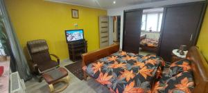 a bedroom with a bed and a television in it at Sunstreet in Lubin