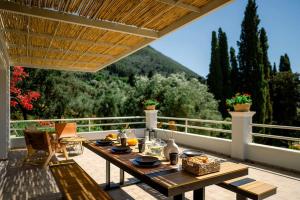 Nespecifikovaný výhled na hory nebo výhled na hory při pohledu z vily