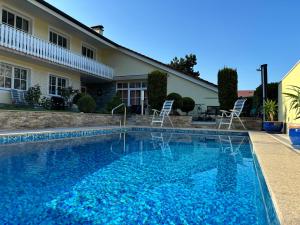 Bazén v ubytování Luxury-Suites Traunsee nebo v jeho okolí