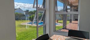 a room with a window with a view of a yard at Klipvis at Duykereiland in St Helena Bay