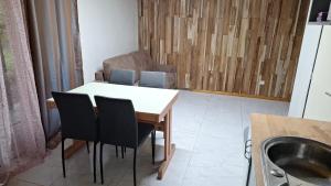 Foto dalla galleria di gite tipi a Faux-la-Montagne Altre 8 foto