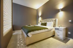 a bedroom with a bed with a nightstand and a bed sidx sidx sidx sidx at Centrally Located 1BR Retreat near Sala Palatului in Bucharest