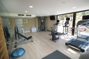 Fitness centrum a/nebo fitness zařízení v ubytování Catalonia Oro Negro