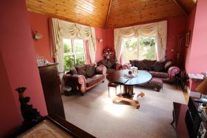 Predel za sedenje v nastanitvi Maple Lodge