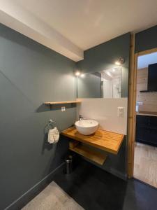 Kuchyň nebo kuchyňský kout v ubytování La remise + 3 fotografie