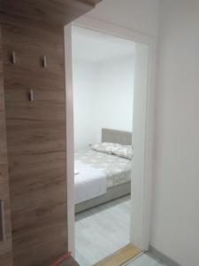 Ένα ή περισσότερα κρεβάτια σε δωμάτιο στο Apartman Perper Plus