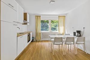 Η κουζίνα ή μικρή κουζίνα στο Business-Apartments mit drei Schlafzimmern in Lippstadt