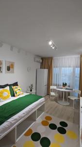 Ένα ή περισσότερα κρεβάτια σε δωμάτιο στο Blissful Ghencea Studio 1110