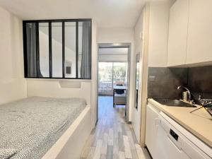 Dapur atau dapur kecil di Appartement Port de Hyères 4 personnes +1 gambar