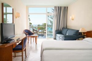 TV a/nebo společenská místnost v ubytování VIK Hotel San Antonio