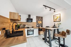 Kuchyň nebo kuchyňský kout v ubytování Apartment am Albertsplatz im Zentrum