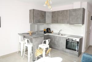 Η κουζίνα ή μικρή κουζίνα στο Alexandra Comfort Apartments