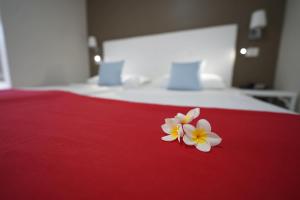 Łóżko lub łóżka w pokoju w obiekcie Hotel RF San Borondon
