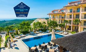 Bazén v ubytování Kusadası Golf Spa Resort nebo v jeho okolí