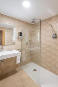 Koupelna v ubytování Hesperia Barcelona Sant Just