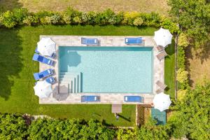 The swimming pool at or close to Convento La Perla