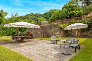 A garden outside Convento La Perla