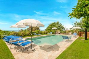 The swimming pool at or close to Convento La Perla