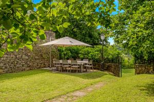 A garden outside Convento La Perla